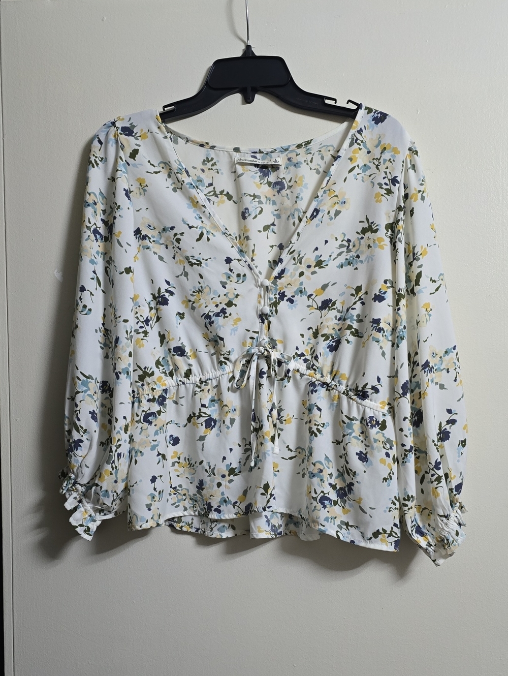 Women’s White Floral V-Neck Tie-Waist Blouse